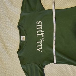 Green t-shirt sz XS.
